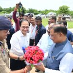 बिलासपुर: मुख्यमंत्री का हेलीपैड पर आत्मीय स्वागत